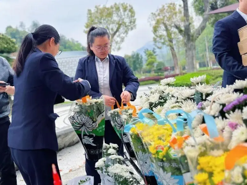 572f577d-865a-4d56-a19a-daf9eaab361a 572f577d-865a-4d56-a19a-daf9eaab361a