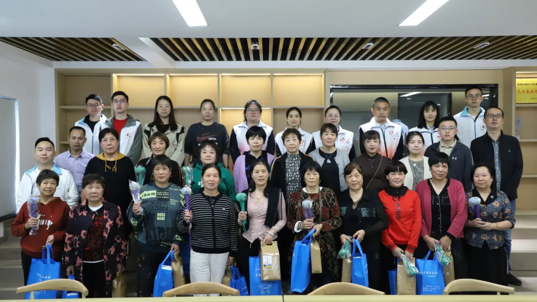 临安天竹园开展重阳活动：玲珑山社区慰问老人