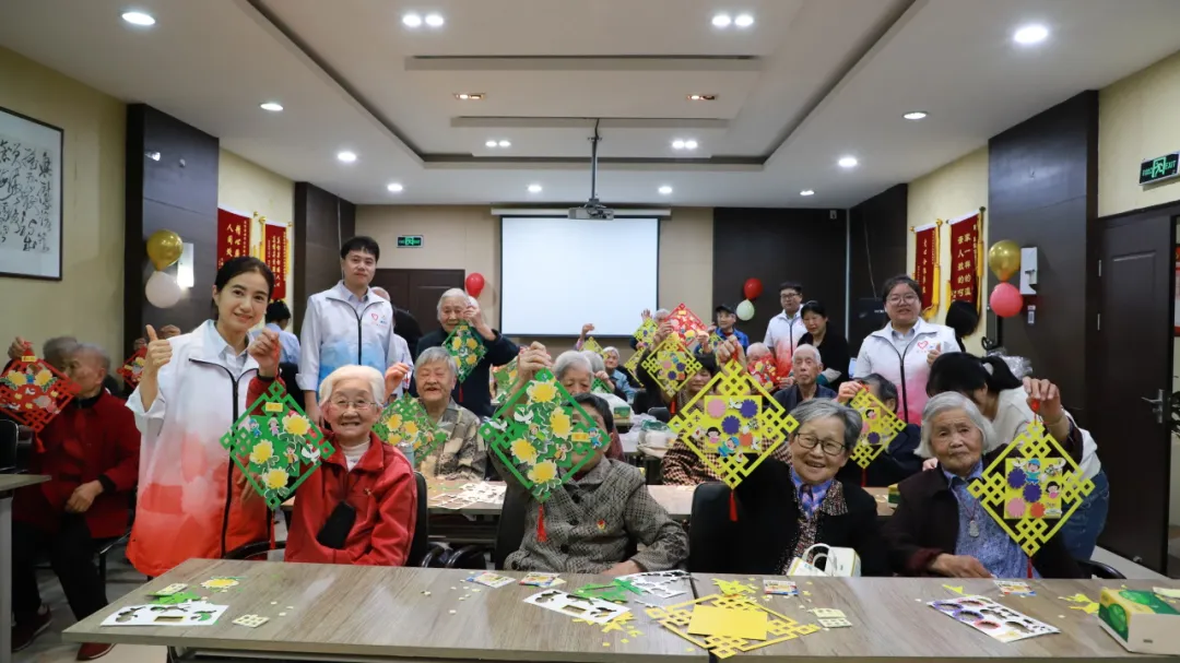 福地天竹园志愿者陪临安区社会福利中心和长寿园养老院老人共度重阳