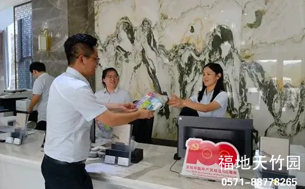 杭州天竹园开展夏日“送清凉”高温慰问活动